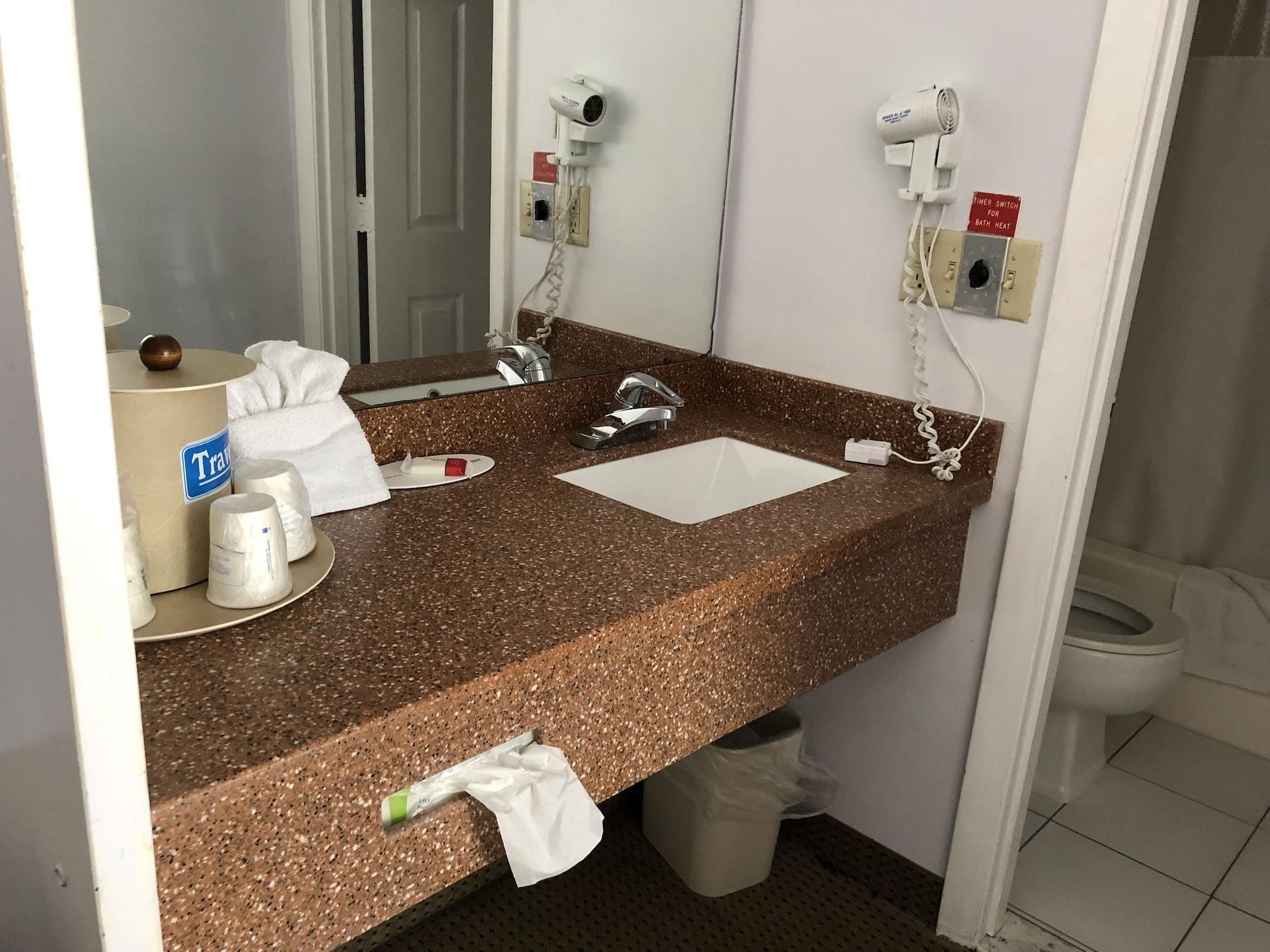 Travelodge By Wyndham Cape Cod Area West Dennis Bagian luar foto