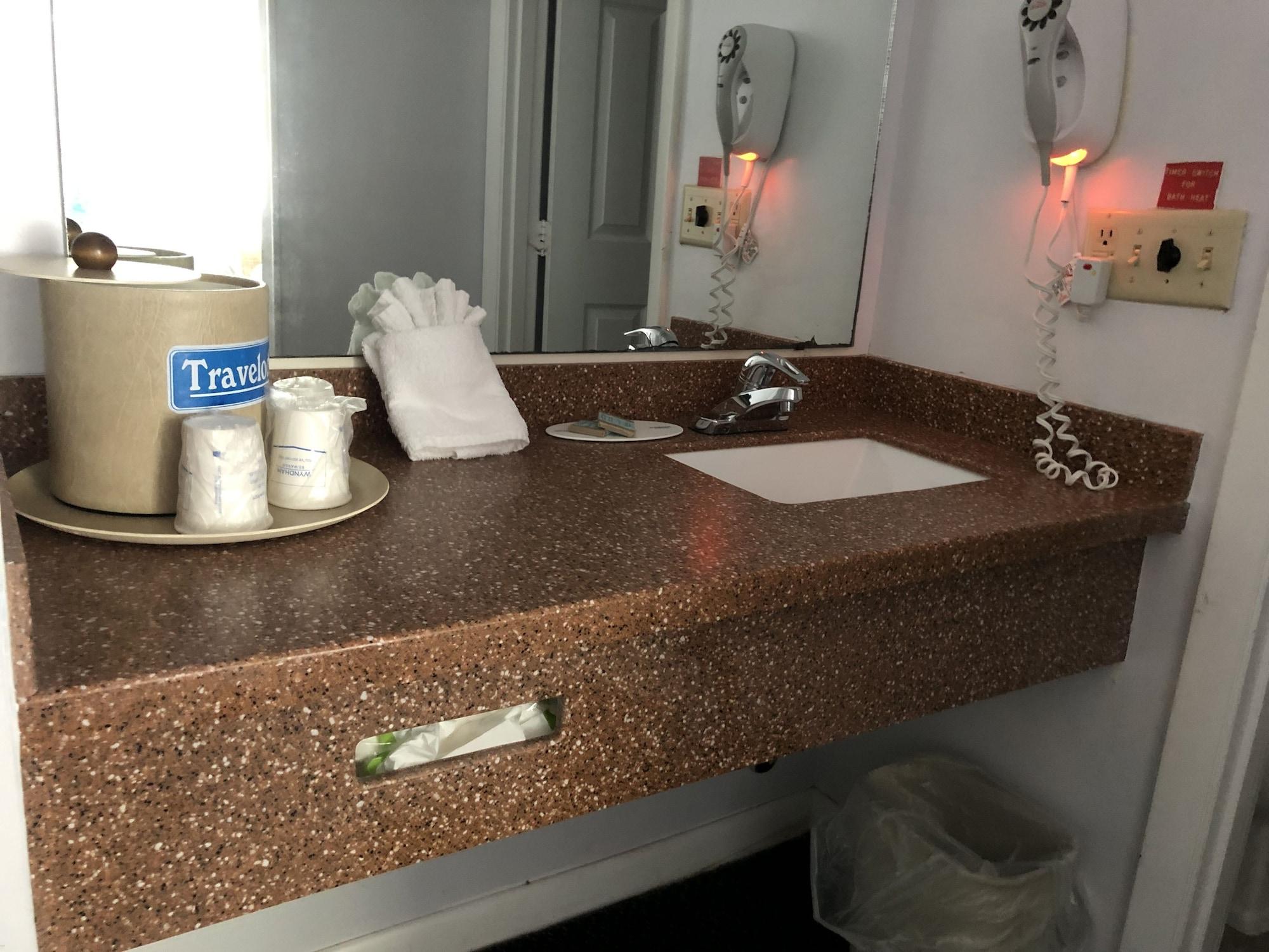 Travelodge By Wyndham Cape Cod Area West Dennis Bagian luar foto